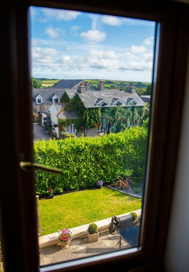 Ty Melin Bed & Breakfast Pembroke Dock Eksteriør bilde